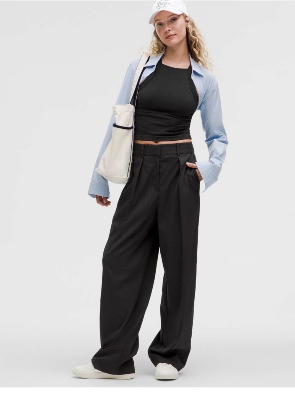 LULULEMON • Pleat-Front High-Rise Trouser Regular
Black size 6 wide leg W5GQ3S